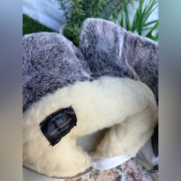 Bos. & Co. Astrid Ice Like Grey Women's High Boots
$275.00 women size 6 - Picture 13 of 16